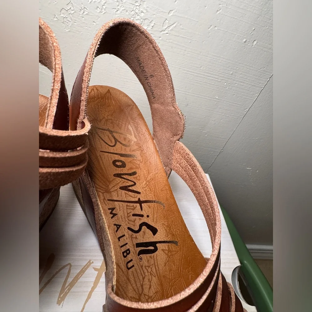 Blowfish Women's Brown Wedge Sandals - Picture 6 of 7
